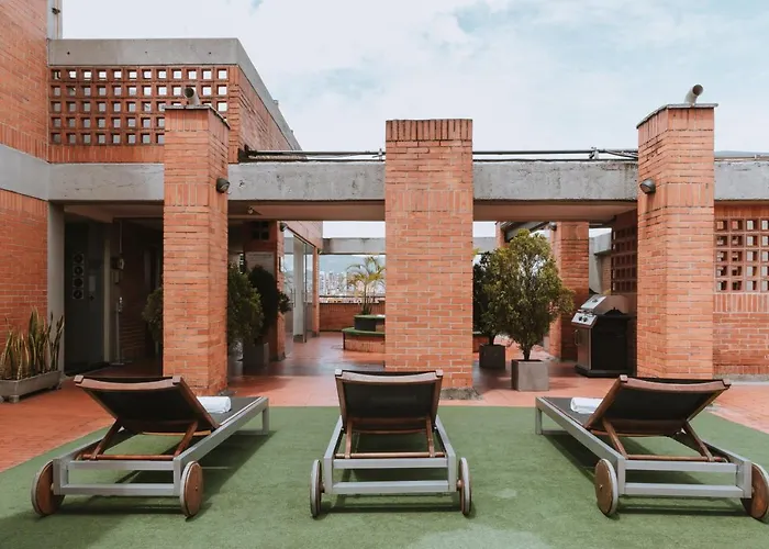  Travelers Orange Suites